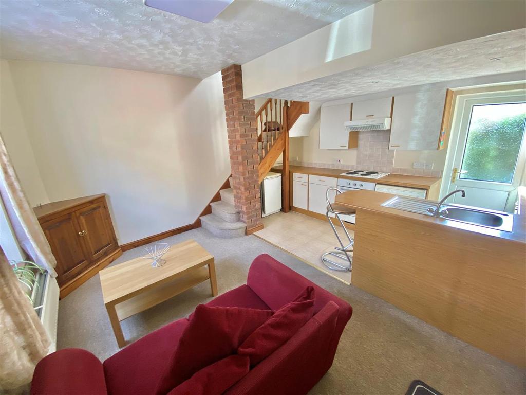 Paradise Street, Macclesfield 1 bed terraced house £650 pcm (£150 pw)