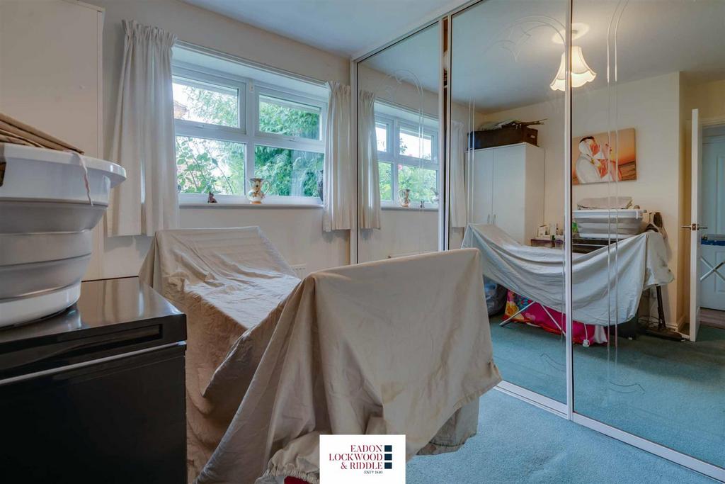 6 meadowgates - Bedroom 2-1.jpg
