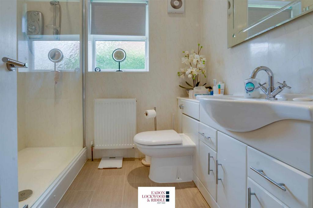 6 meadowgates - Shower Room.jpg