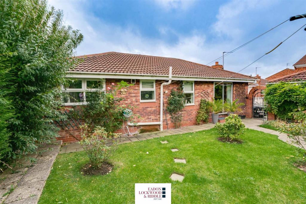 6 meadowgates - Rear Garden 3.jpg