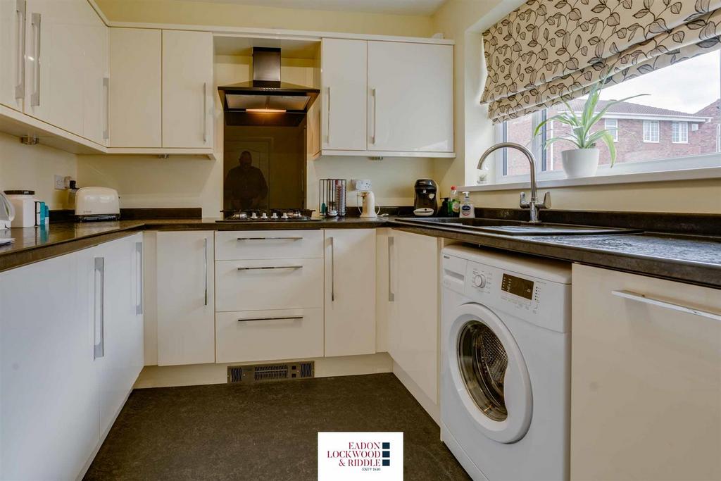 6 meadowgates - Kitchen 2.jpg