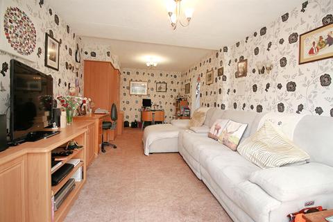 3 bedroom semi-detached house for sale - Sycamore Road, Birstall