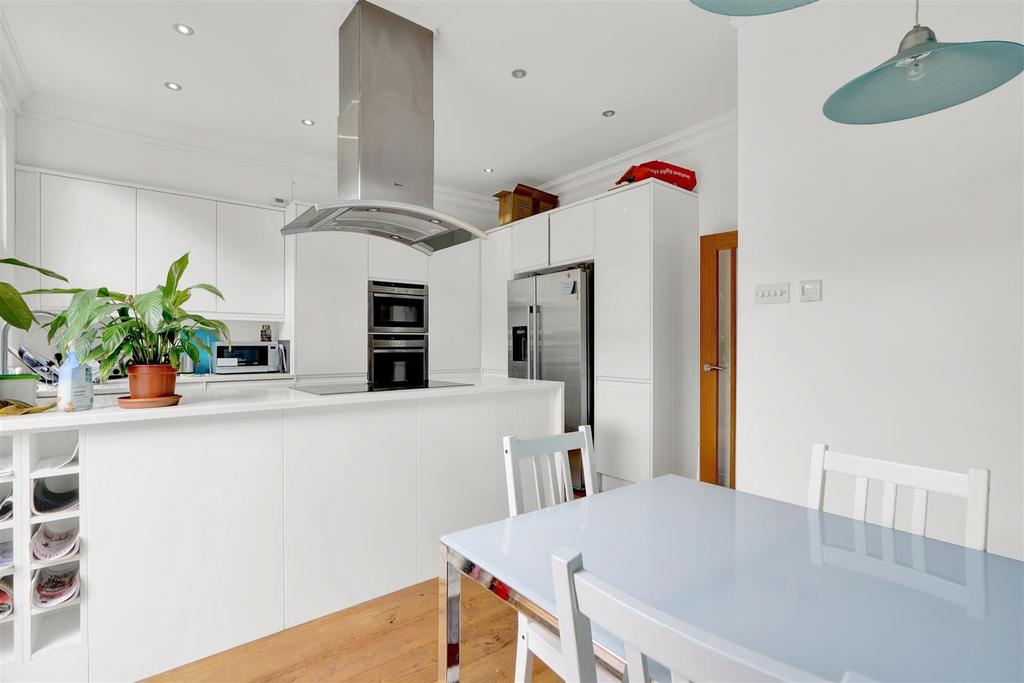 Dudley Gardens, Ealing 4 bed terraced house £3,000 pcm (£692 pw)