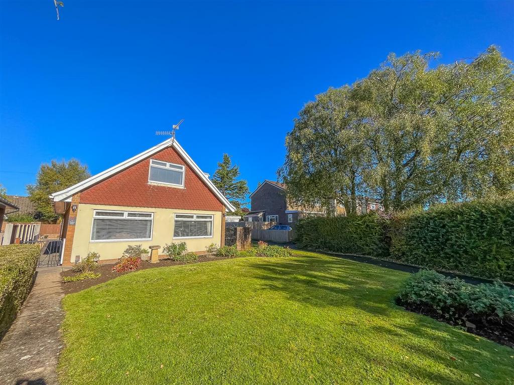 Paxton Walk, Rogerstone, Newport 4 bed detached bungalow £385,000