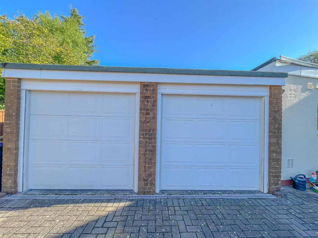 Paxton Walk, Rogerstone, Newport 4 bed detached bungalow £385,000