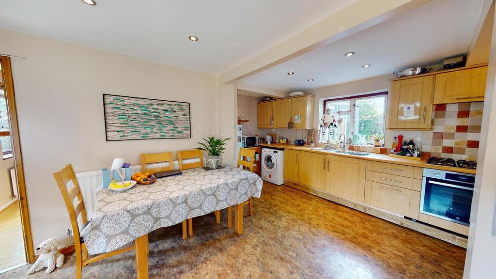 Stonehouse Close, Leamington Spa 3 bed semidetached house £285,000
