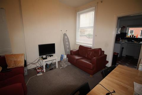 4 bedroom semi-detached house to rent, *£125pppw Excluding Bills* Gregory Avenue, Lenton, NG7 2EQ - UON
