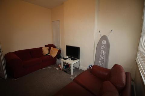 4 bedroom semi-detached house to rent, *£125pppw Excluding Bills* Gregory Avenue, Lenton, NG7 2EQ - UON