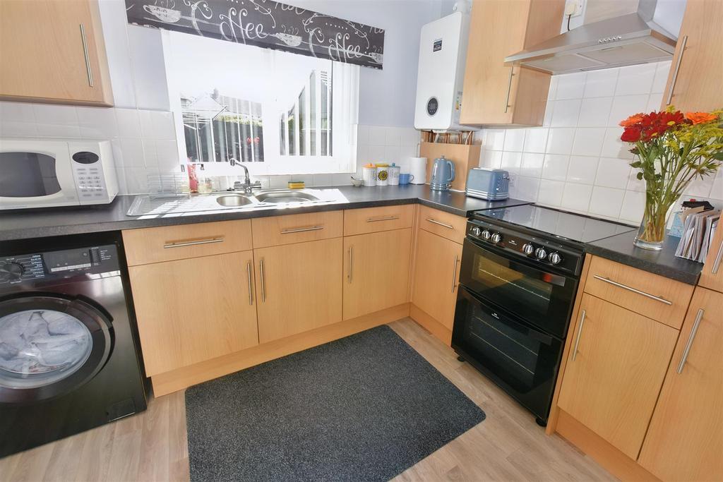 The Paddock, Redruth 2 bed semidetached bungalow £265,000