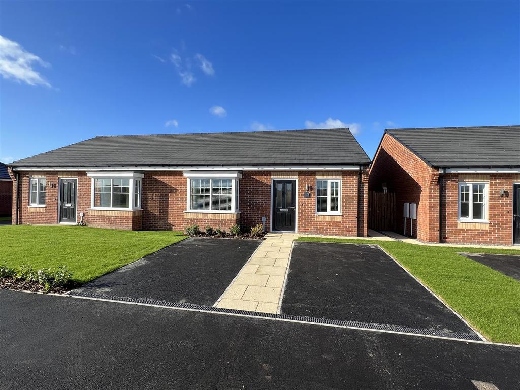 Runnymede Way, Northallerton 2 bed semidetached bungalow £925 pcm (£