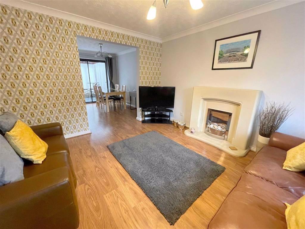Brook View Drive, Weston Coyney 3 bed semidetached house £185,000