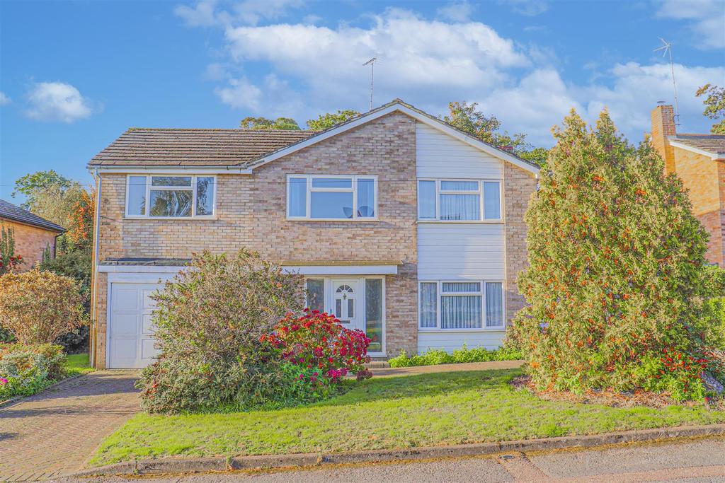 Woodstock Road, Broxbourne 5 bed detached house £900,000