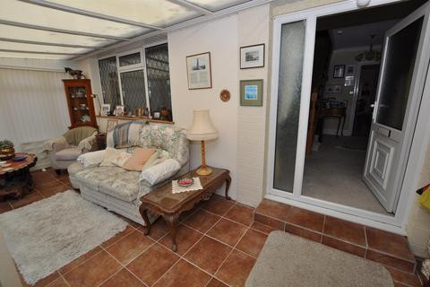 3 bedroom detached bungalow for sale - Tenby Road, St. Clears, Carmarthen