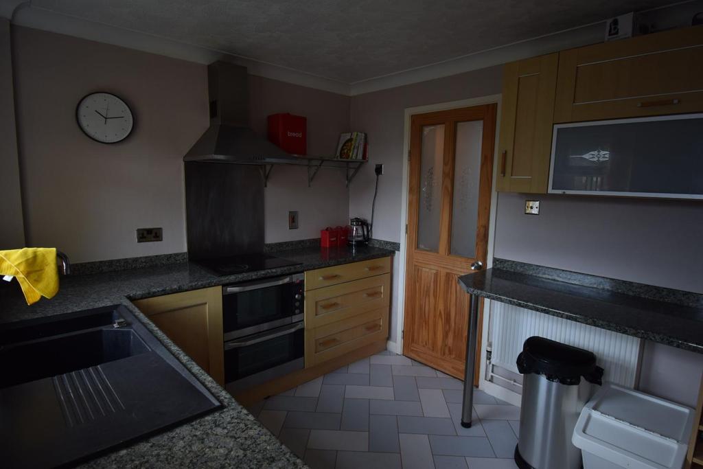 Highfield Close, Wold Newton, Driffield 3 bed house £750 pcm (£173 pw)