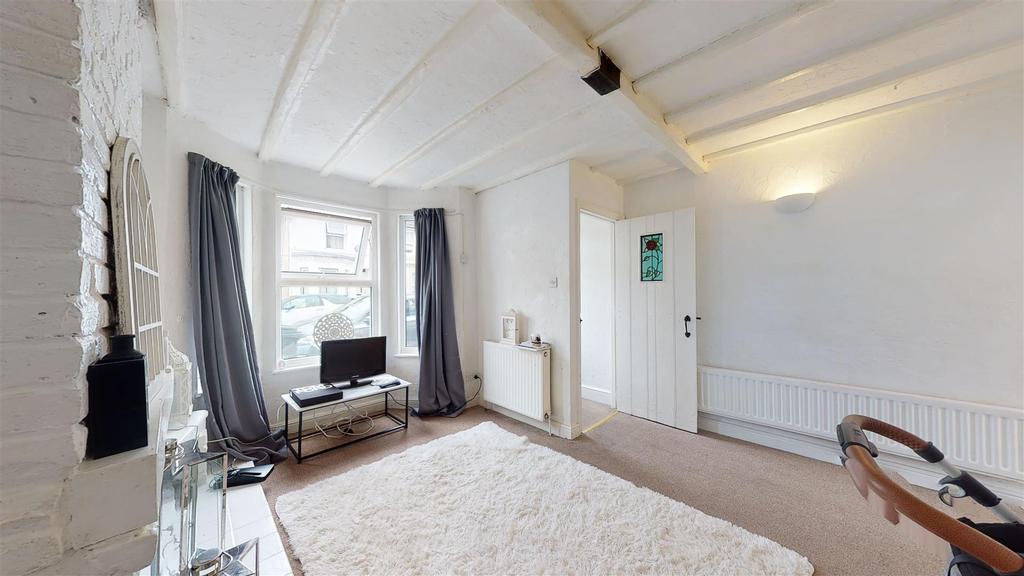 Glenfield Road, Dover 2 bed terraced house £850 pcm (£196 pw)