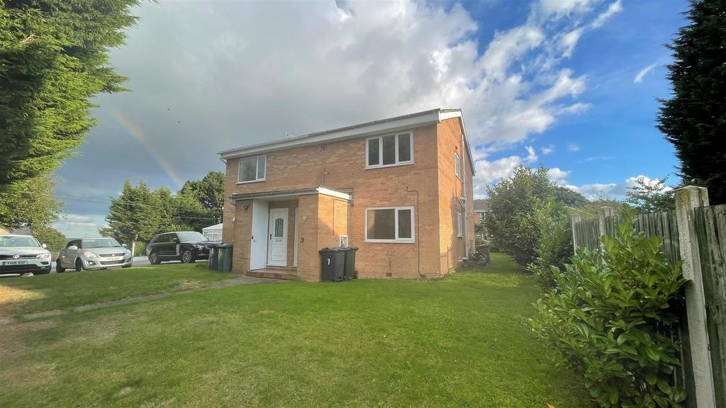 Santa Monica Grove, Idle 1 bed apartment for sale £80,000
