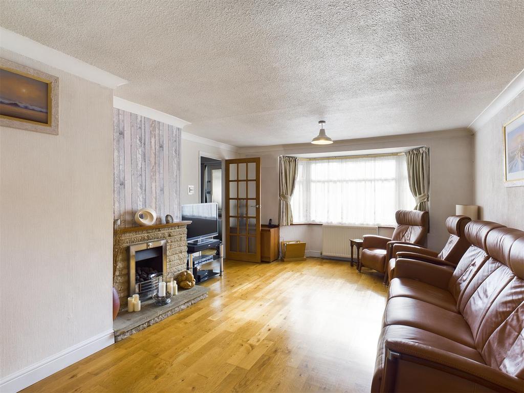 Jarrett Avenue, Wainscott, Rochester 3 bed semidetached house £380,000