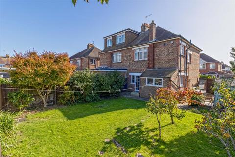 8 Bruce Way, Worthing, BN11 5JX