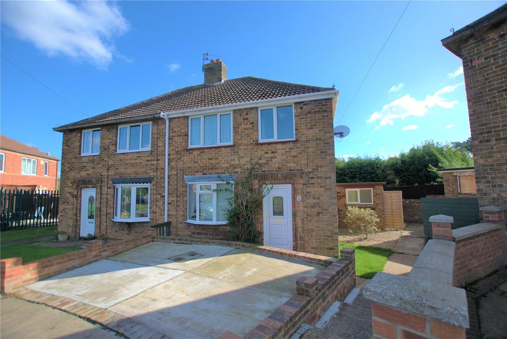 Watford Avenue, Grimsby... 3 bed semidetached house £635 pcm (£147 pw)
