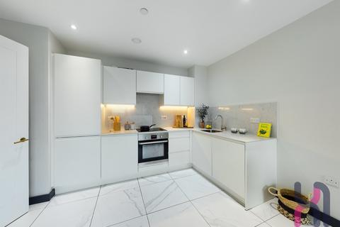 2 bedroom flat to rent, Strand Plaza, 6 Drury Lane, L2