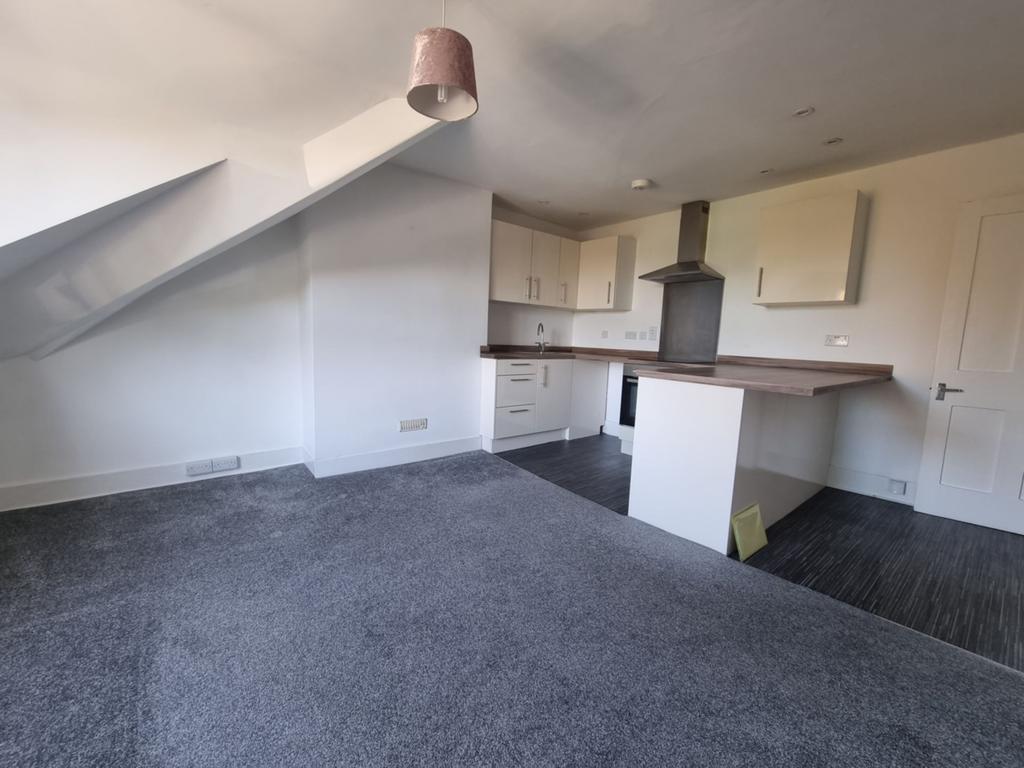 Radnor Park Road, Folkestone, CT19 2 bed flat to rent £995 pcm (£230 pw)