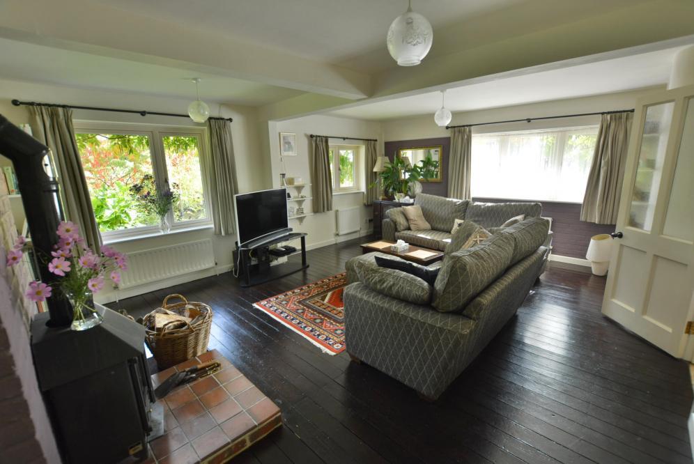 Sitting/dining room