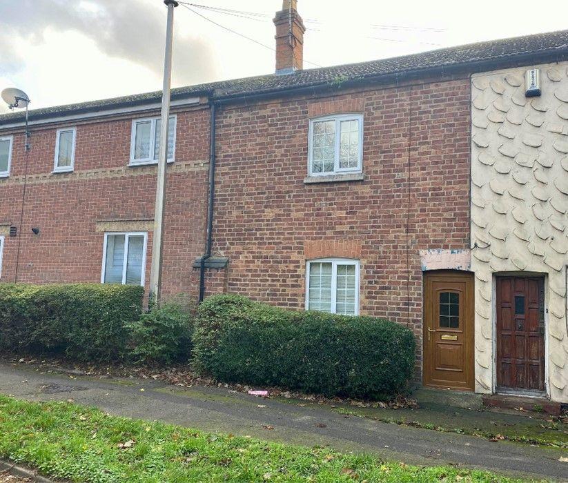 Harlestone Road, Duston, Northampton... 2 bed cottage £200,000