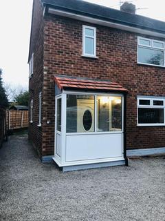 3 bedroom semi-detached house to rent - Yattendon Avenue, Manchester, M23