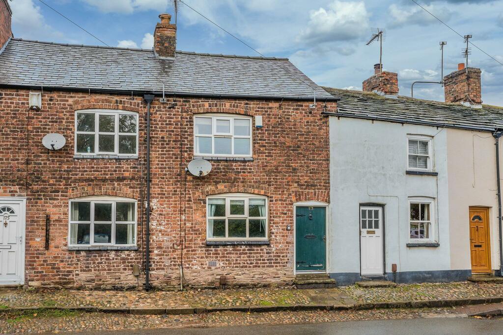 Broken Cross, Macclesfield, SK11 8TU 2 bed terraced house £160,000