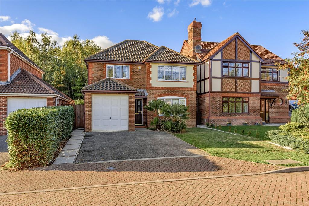 Balas Drive, Sittingbourne, Kent, ME10 4 bed detached house £450,000