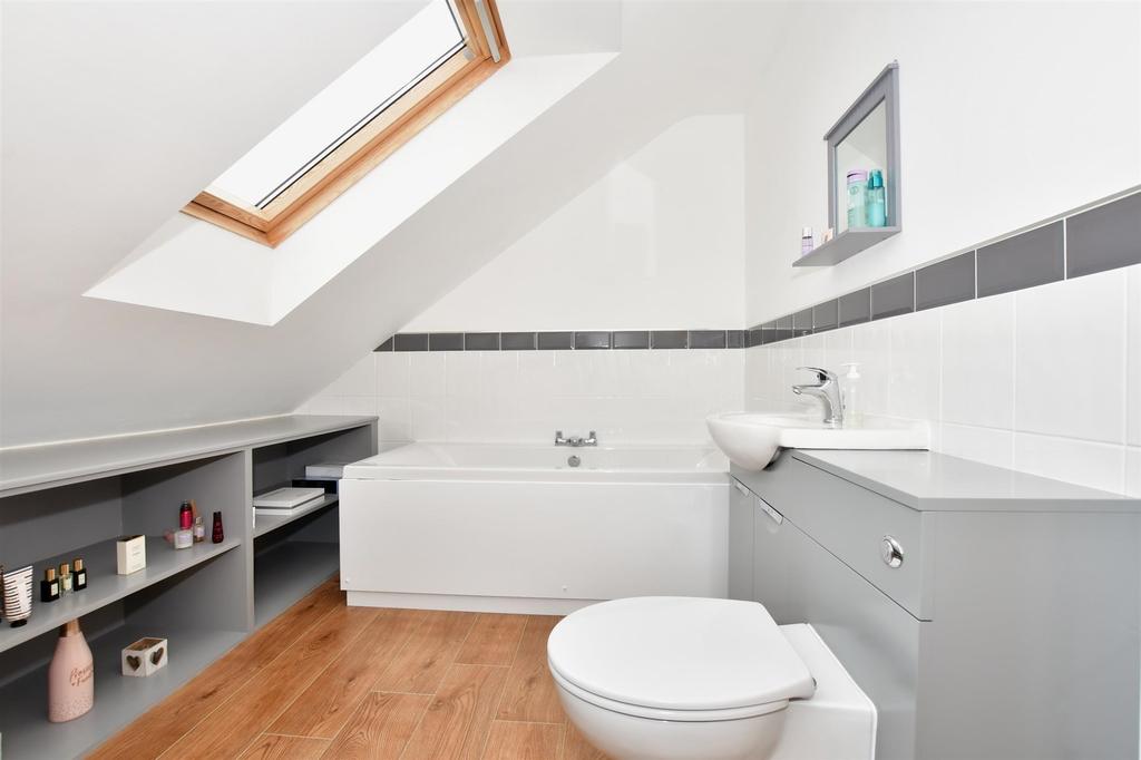 En-Suite Bathroom