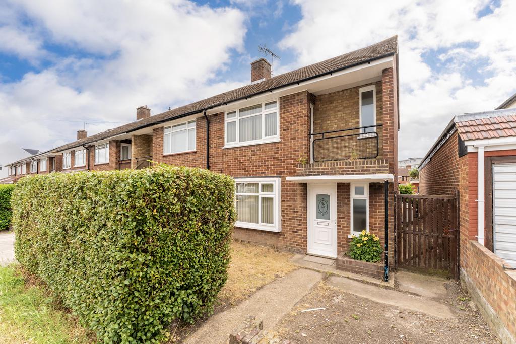 Regina Road, Southall UB2 2 bed house £1,500 pcm (£346 pw)