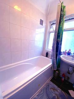 3 bedroom semi-detached house to rent - Hayes, UB3