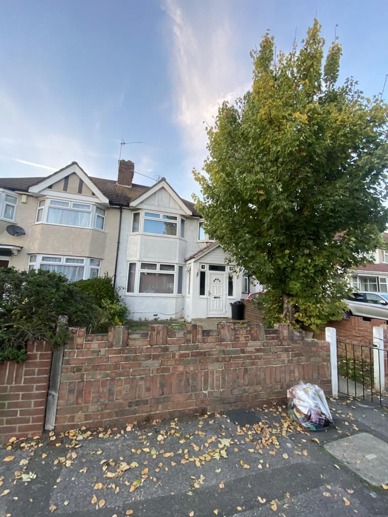 Beautiful 3/4 Bed House to Let in Hayes, UB3 for