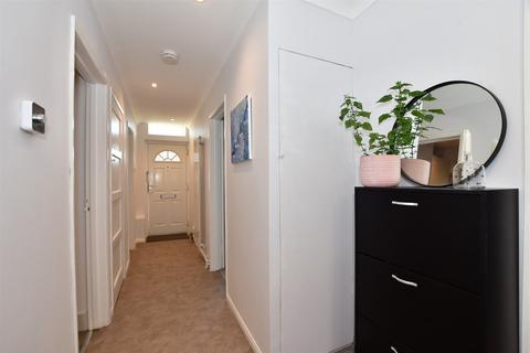 51 Brooklands Road, Larkfield, Aylesford, ME20 6RW