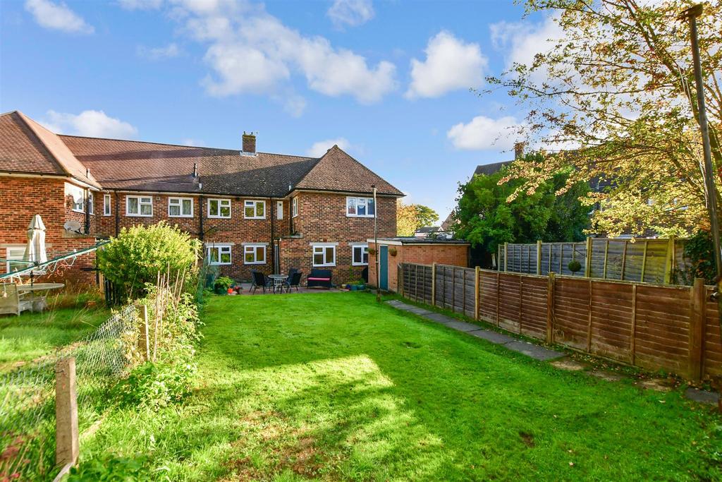 Brooklands Road, Larkfield, Aylesford, Kent 2 bed ground floor