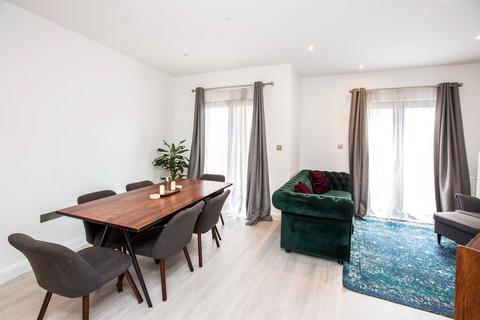 3 bedroom apartment for sale, St. Pauls Way, London, E3