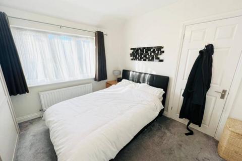 3 bedroom semi-detached house for sale - Malvern Road,Swindon,SN2 1AR