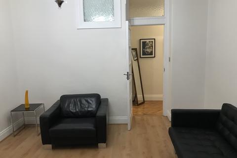 2 bedroom flat to rent, Queensway, London W2