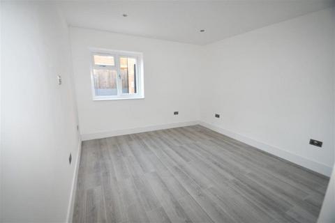Flat 7, Crown Court, 137 Clewer Hill Road, Windsor, SL4 4DW