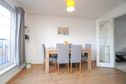 8 Bernisdale Place, Glasgow, G15 8BT