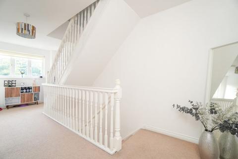 8 Bernisdale Place, Glasgow, G15 8BT