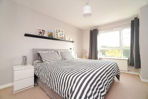 8 Bernisdale Place, Glasgow, G15 8BT