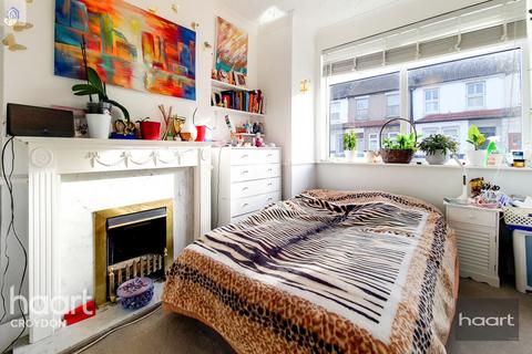 98 Priory Road, Croydon, CR0 3QY