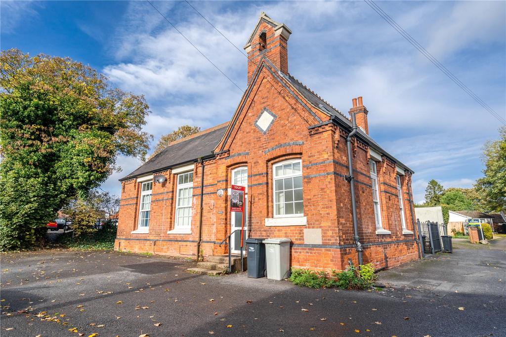 The Old Day School, Peppercorn Walk... 2 bed terraced house £675 pcm (£156 pw)