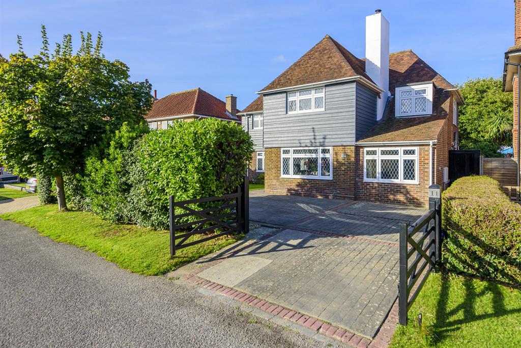 Broomcroft Road, Summerley Estate, Felpham, Bognor Regis, PO22 4 bed
