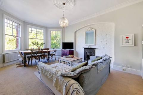 3 bedroom flat for sale - Haslemere Road, Crouch End, London, N8