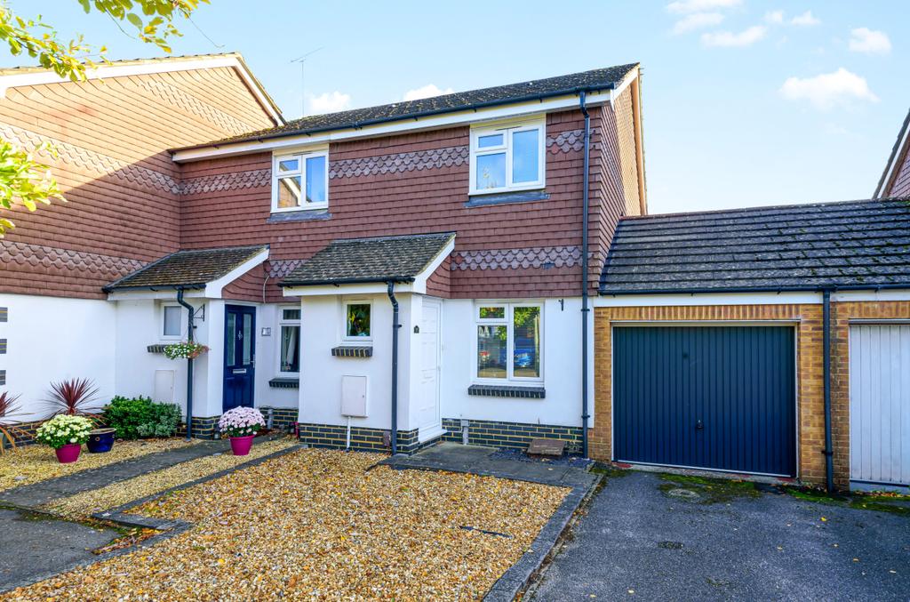 Haining Gardens, Mytchett, Camberley, Surrey, GU16 2 bed semidetached