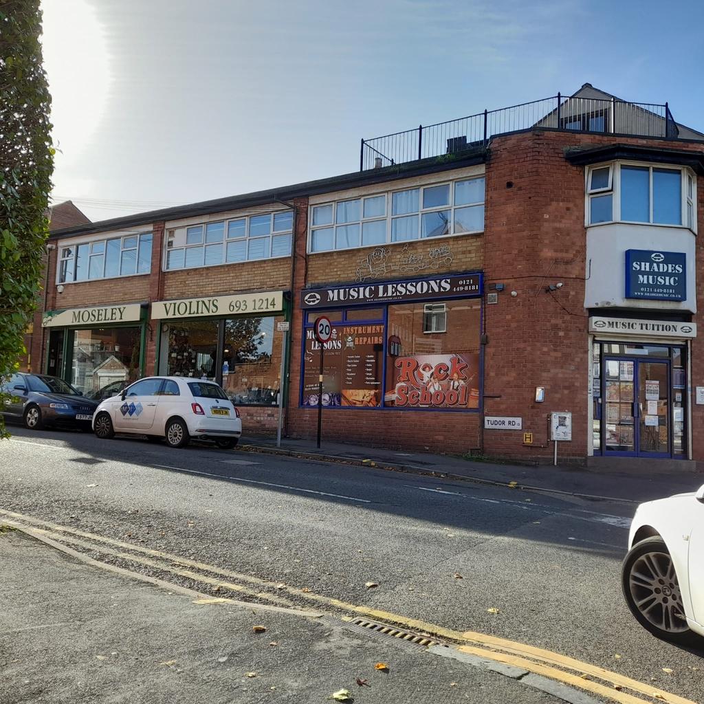 Large Shop With 3 Flats Available To Let