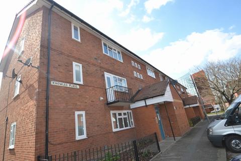 2 bedroom flat to rent, Knowles Place, Hulme, Manchester. M15 6DA